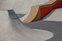 SKATEBOARD PARK CURVES